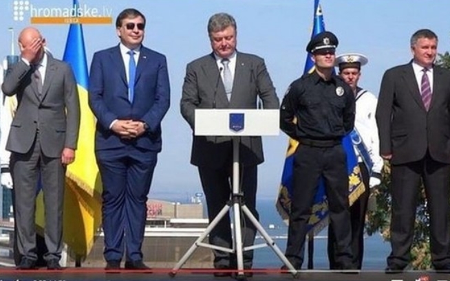 Саакашвили поразил соцсети странными штанами