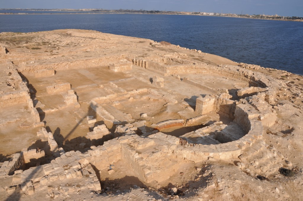 Раскопки на побережье Египта