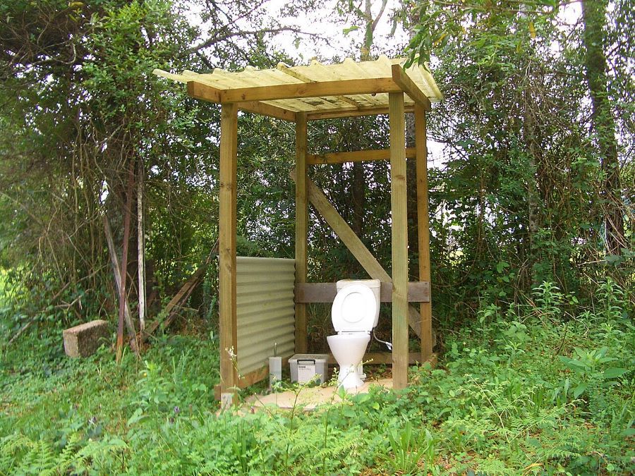 Сельский туалет