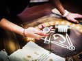 Ученые выяснили почему люди любят  теории заговора 