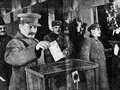 Когда вели на расстрел, пел  Интернационал : взлет и падение Николая Ежова